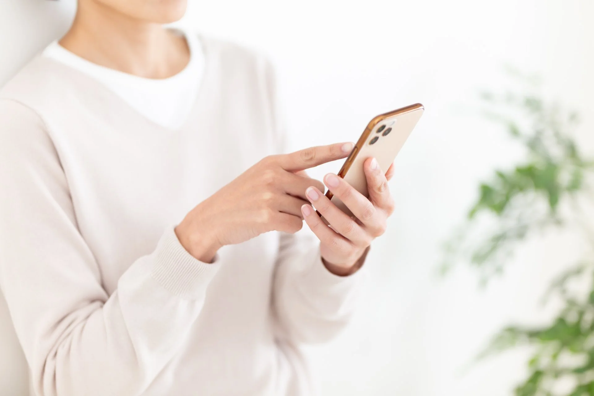 LINEで気軽に相談する様子